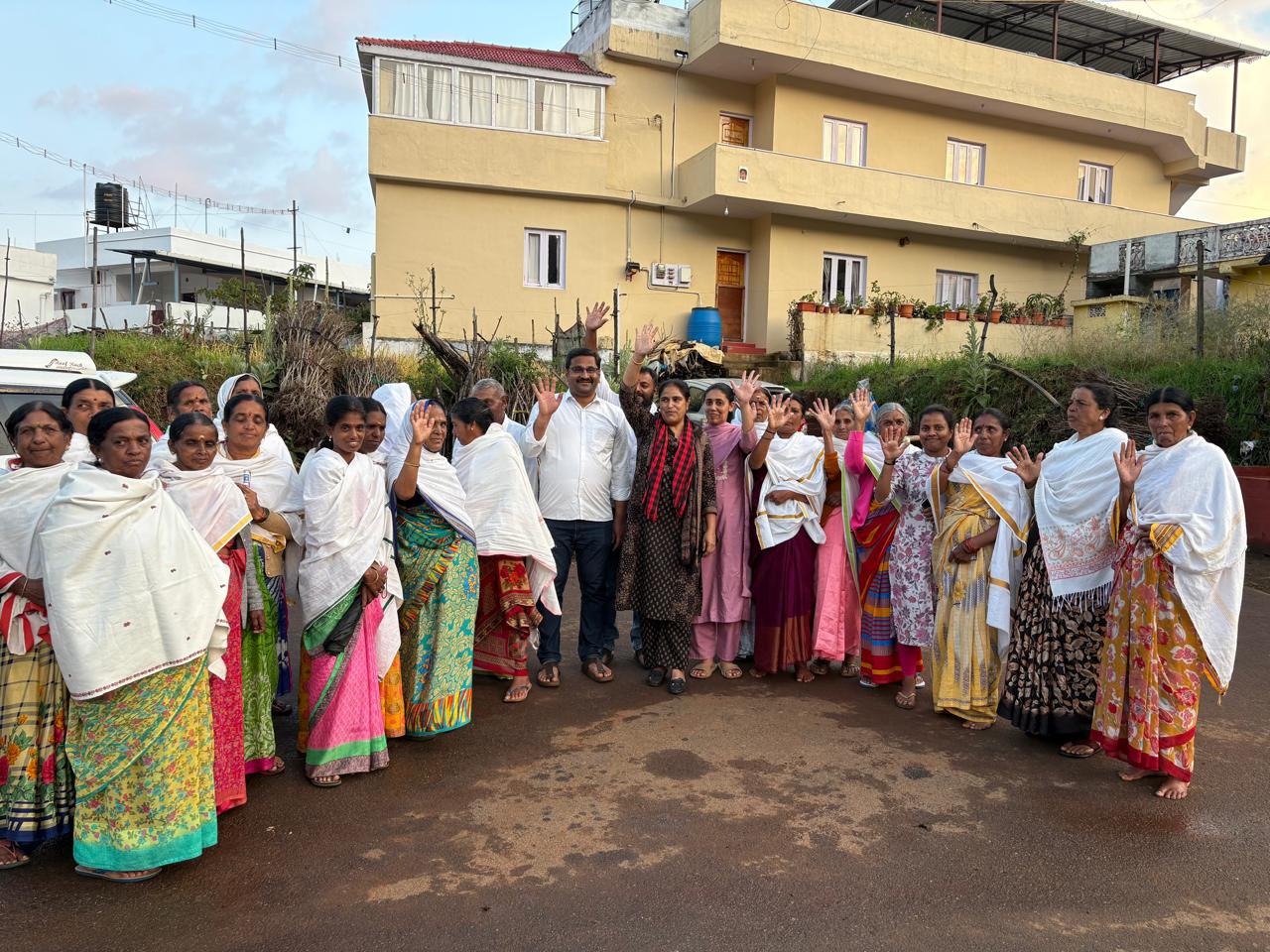 குன்னூர் வேட்பாளர் தீவிர வாக்கு சேகரிப்பு